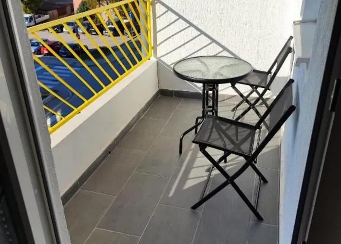 One Bedroom With Balcony アパート *