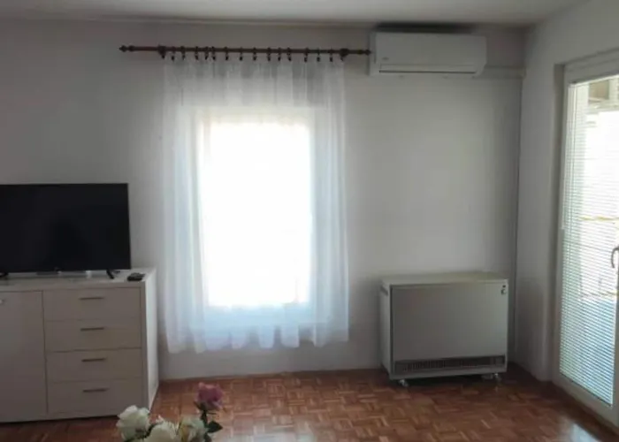 One Bedroom With Balcony Пула